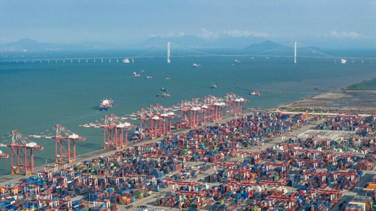 China upholds win-win cooperation, promotes economic globalization