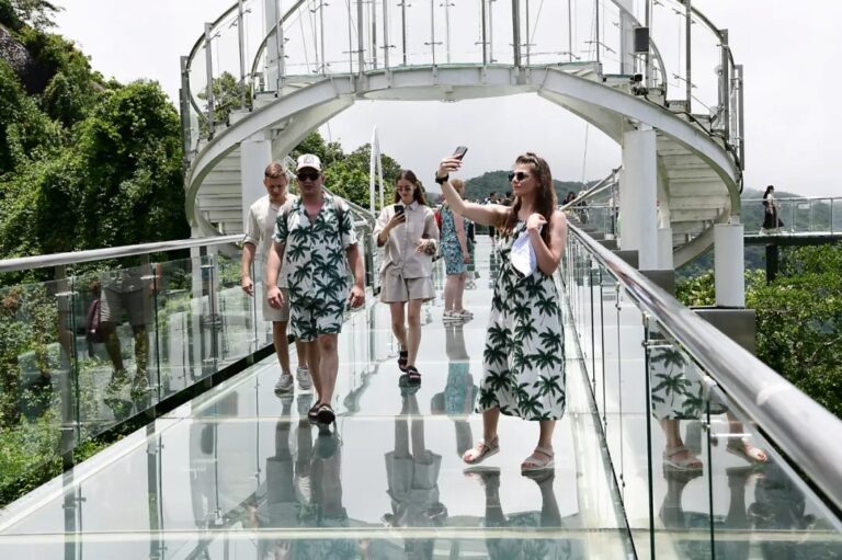 China's tropical paradise Sanya emerges as hot spot for international tourists