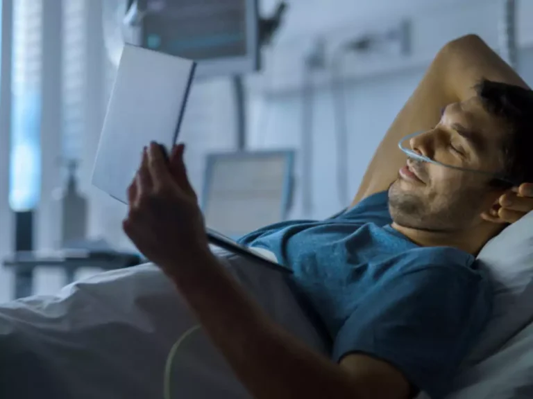 Patient uses phones while getting brain tumour removed