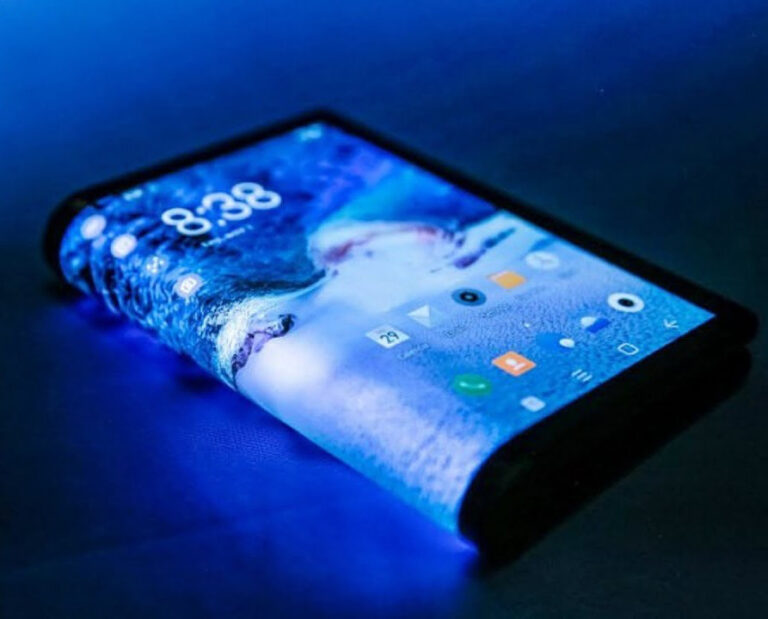 Samsung Could Launch World's First Rollable Phone Next Year!