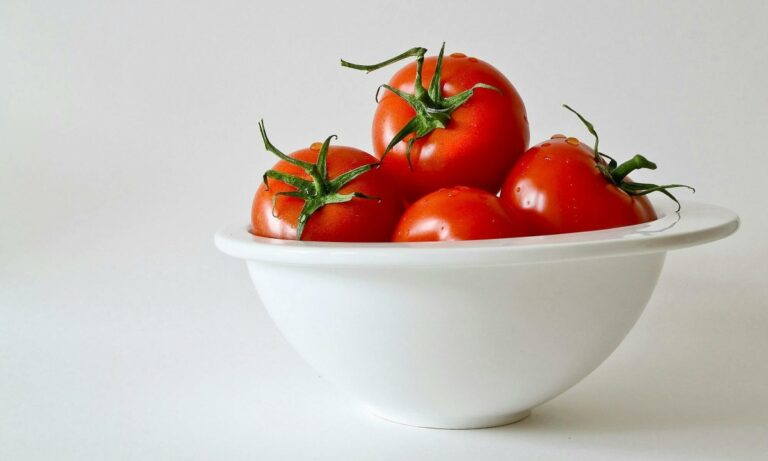 Are Cooked or Raw Tomatoes Better?