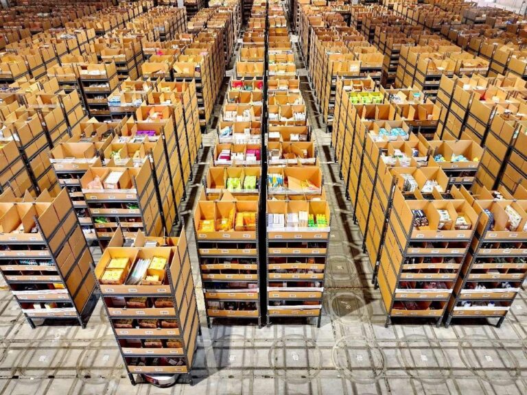 China's courier industry sets new record on "Double 11"