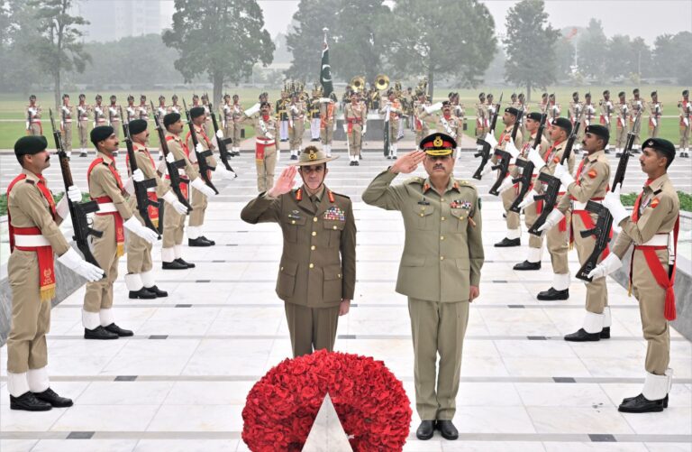 Australian Army Chief Meets Pakistan's COAS to Strengthen