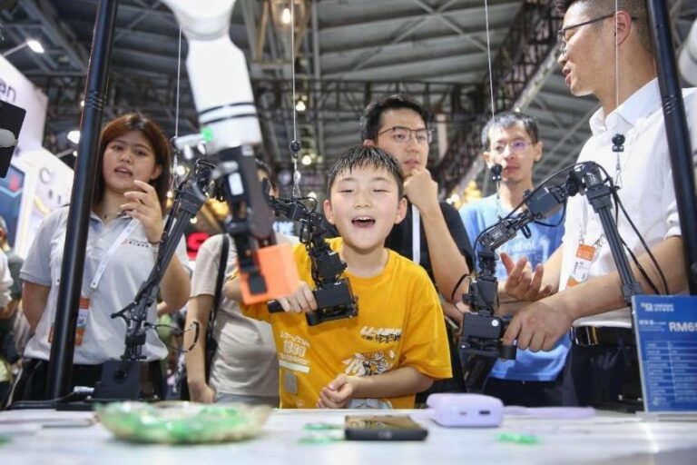 China strives to facilitate global sharing of benefits