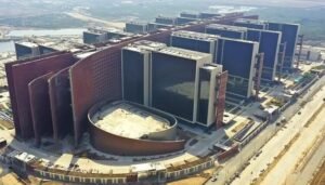 India Builds Largest Office Complex