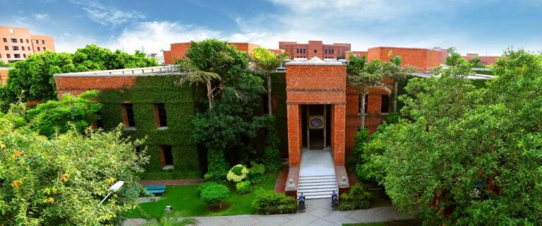 Pathways to Development Conference at LUMS Explores Governance