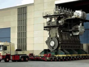 World's Largest Engine That Uses 250 Tons of Fuel Daily
