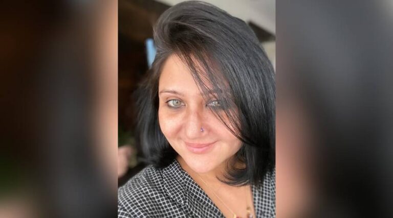 Delivery Boy Steals Tickets for England vs India Match from Actress' Home