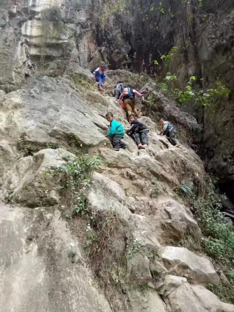 "Sky school bus" ensures safer trip to school for students in mountainous village