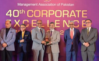 Syed Imran Rizvi receives the MAP Corporate Excellence Award on behalf of FFC.
