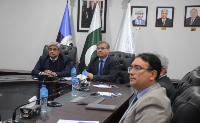 HEC chairman and MoFEPT secretary at Virtual University Islamabad reviewing digital education model