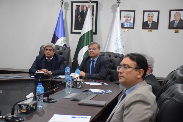 HEC chairman and MoFEPT secretary at Virtual University Islamabad reviewing digital education model