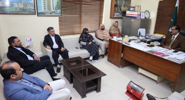 Health experts discussing strategies to reduce industrially produced trans fatty acids in Pakistan.