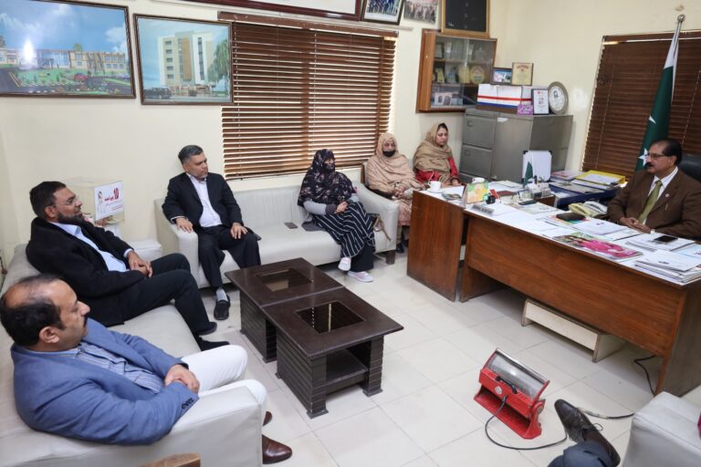 Health experts discussing strategies to reduce industrially produced trans fatty acids in Pakistan.