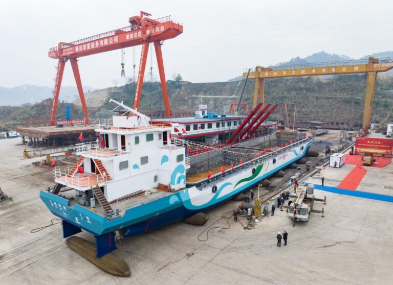 Hubei's inland shipping industry strives for green, smart development