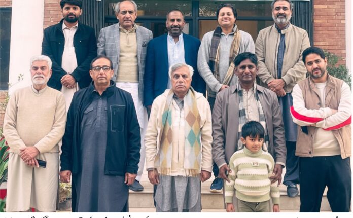 VC PMAS-AAUR Prof. Dr. Qamar-uz-Zaman reviewing modern agriculture research at University Research Farm Koont