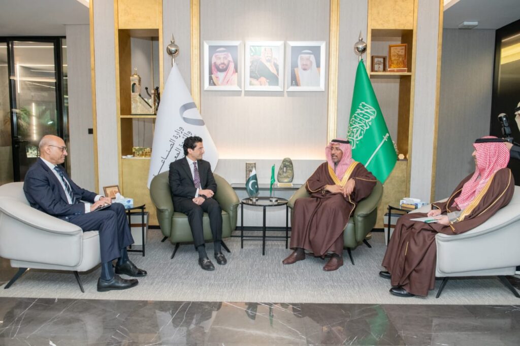Officials from Pakistan and Saudi Arabia meet in Riyadh to discuss mining cooperation and investment opportunities.