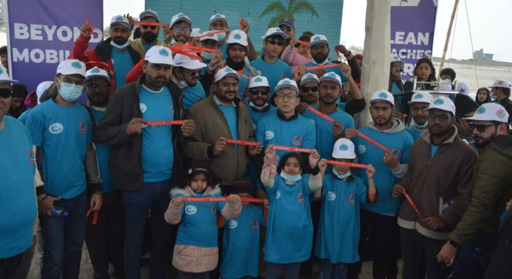 Pak Suzuki employees and volunteers participate in a beach cleaning campaign at Seaview Clifton in Karachi as part of a global initiative.
