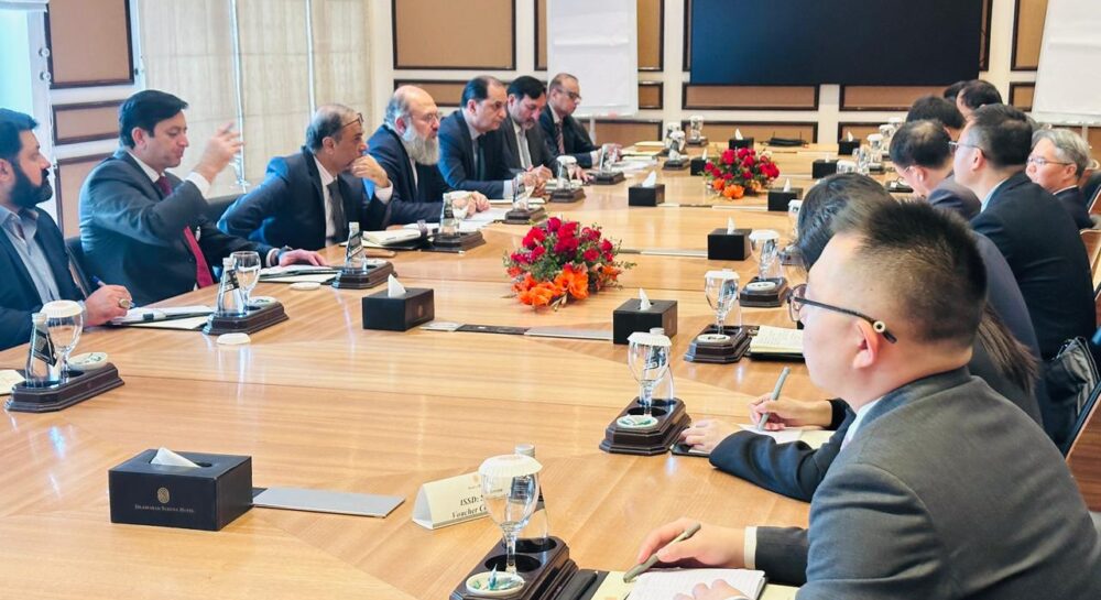 Pakistan Commerce Minister Jam Kamal Khan meeting Chinese Ambassador Jiang Zaidong in Islamabad