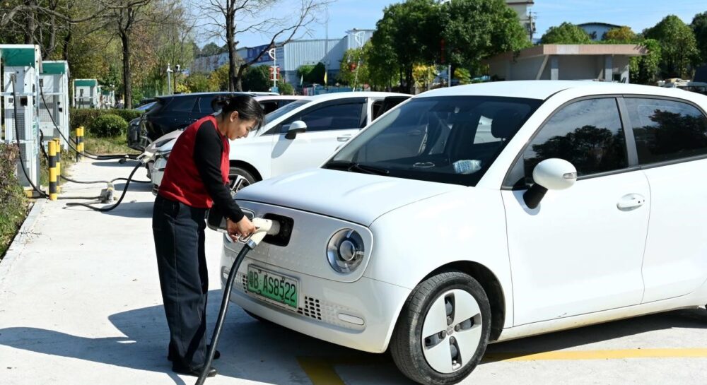 China keeps upgrading world's largest EV charging network