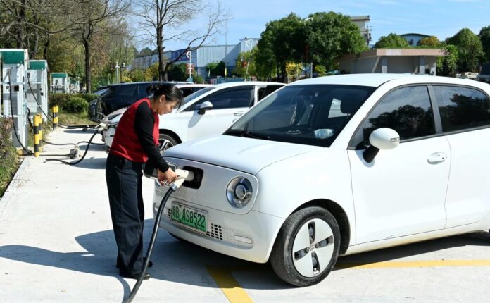 China keeps upgrading world's largest EV charging network