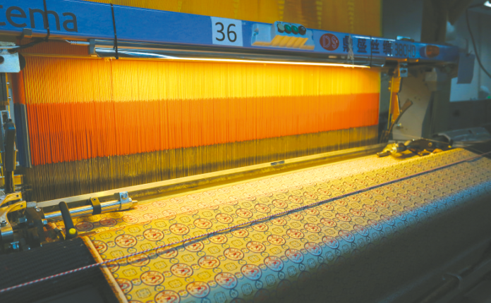Suzhou infuse modern trends into traditional craftsmanship of silk weaving