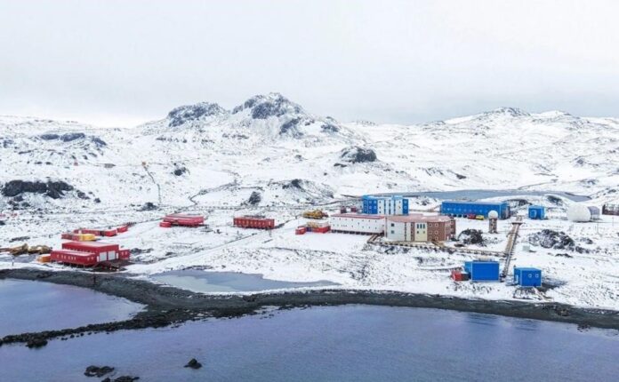 Storm-stranded South Korean cast finds refuge at Chinese Antarctic research station