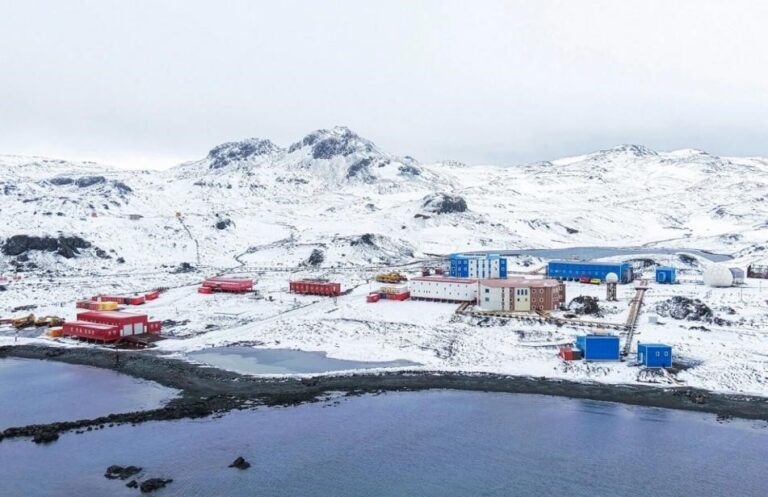 Storm-stranded South Korean cast finds refuge at Chinese Antarctic research station
