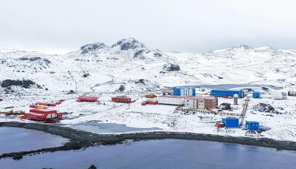 Storm-stranded South Korean cast finds refuge at Chinese Antarctic research station