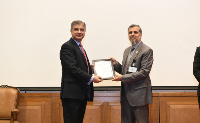 Officials from PNRA present a certificate of appreciation to Islamabad Diagnostic Center for radiation safety compliance.