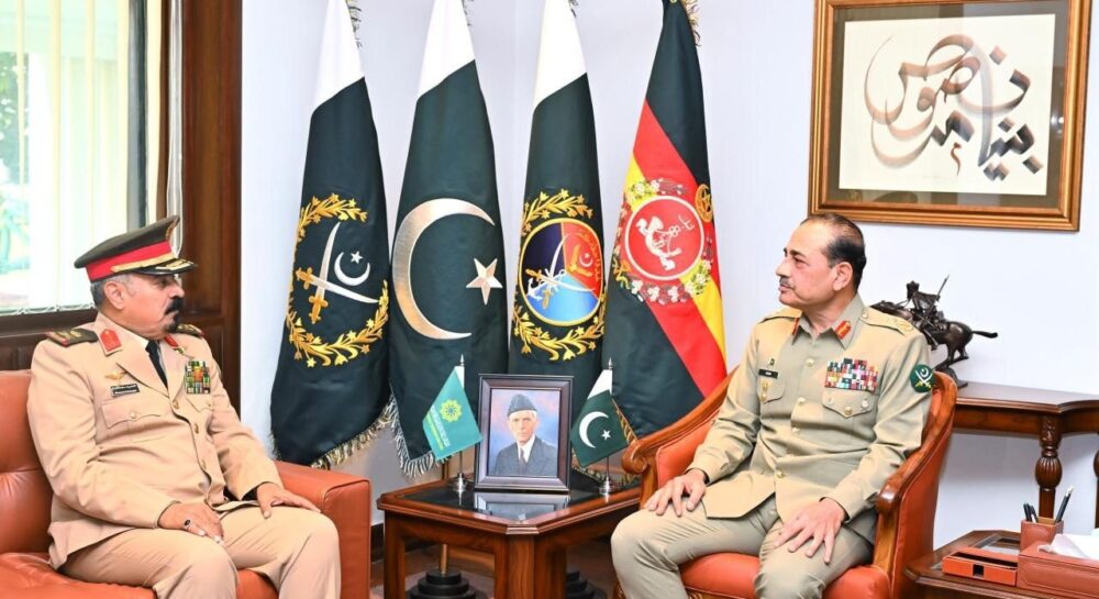 IMCTC secretary general meets Pakistan army chief at GHQ