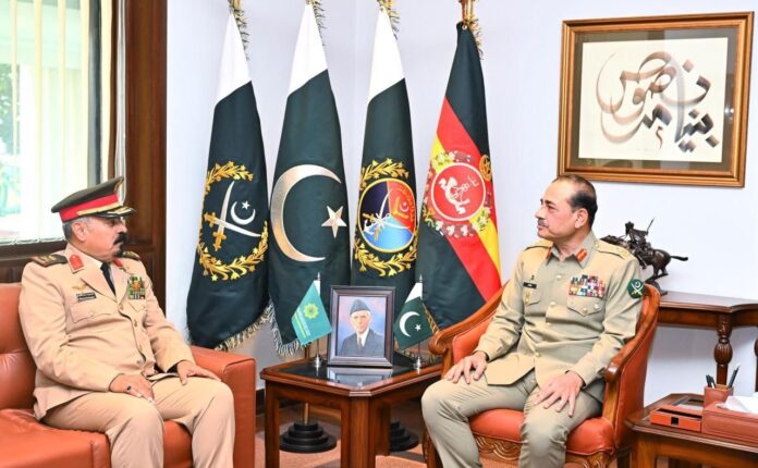 IMCTC secretary general meets Pakistan army chief at GHQ