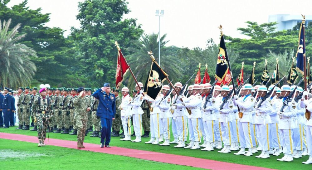 PAF chief Zaheer Ahmed Baber Sidhu meets Indonesian President during official visit to Jakarta.