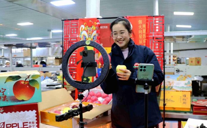 China maintains position as world's top apple producer and consumer