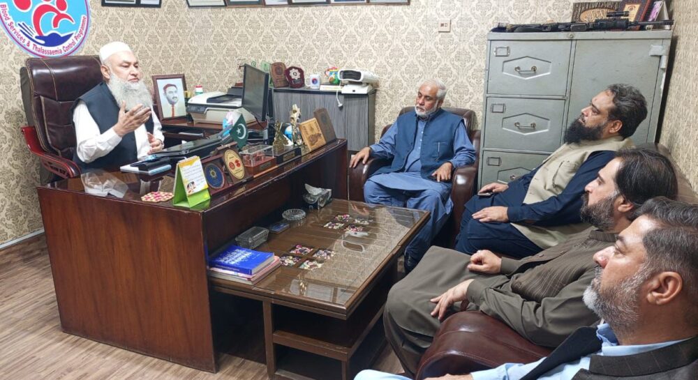 Peshawar district Zakat chairman visits Hamza Foundation Thalassemia center