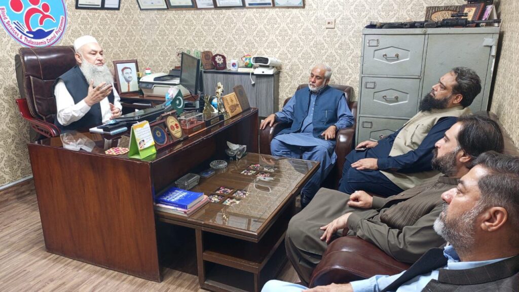 Peshawar district Zakat chairman visits Hamza Foundation Thalassemia center