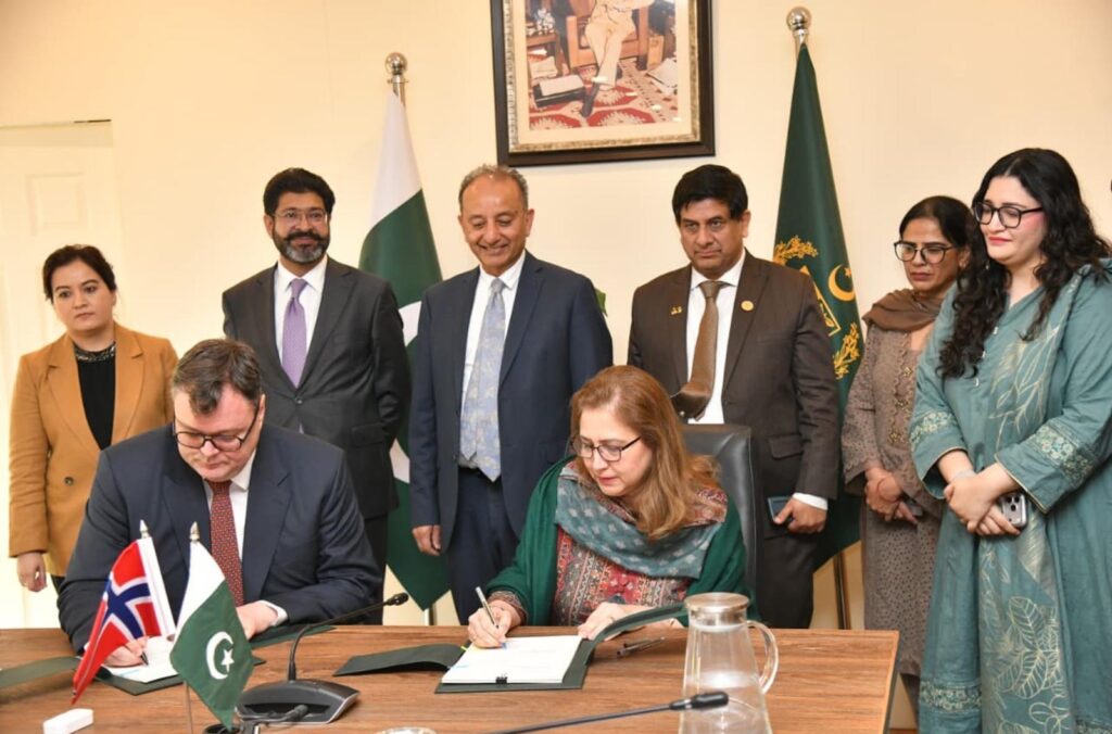 Pakistan and Norway officials signing Article 6.2 climate agreement in Islamabad