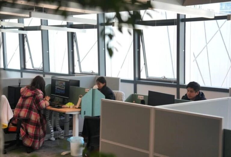 China sees surge in one-person companies in AI era