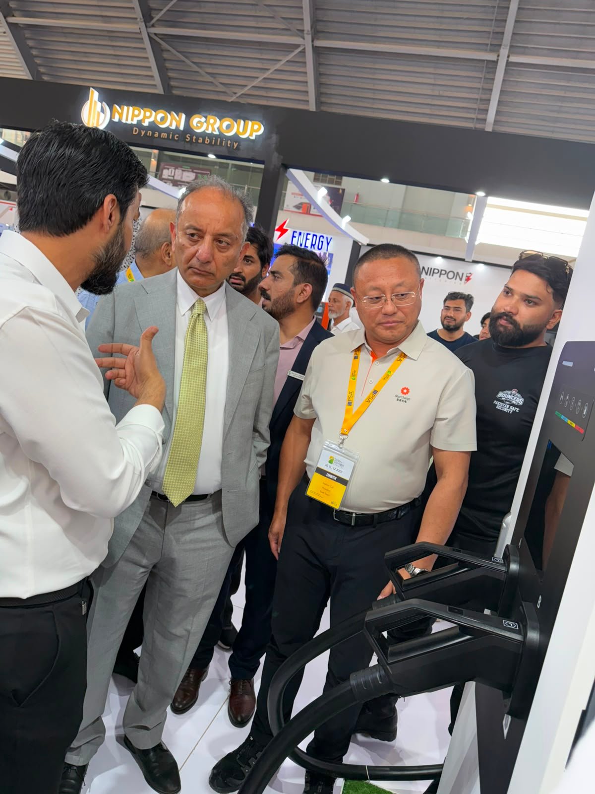 Federal Minister Dr. Musadik Malik Visits StarCharge Booth at Solar & Storage Expo Pakistan 2026