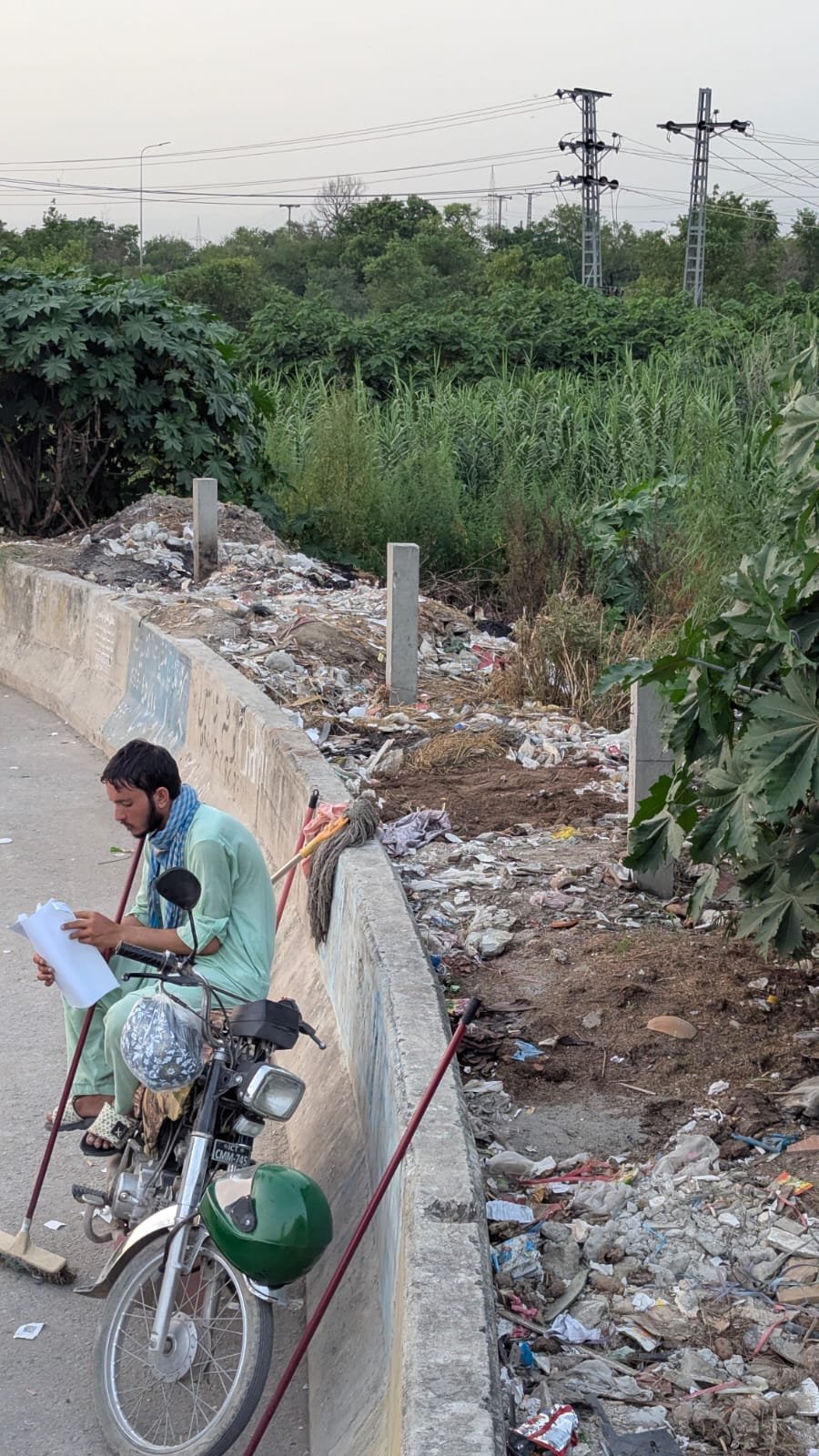 Poor Sanitation, Non-Functional Streetlights Create Problems for Passengers at Khanna Pul Bus Terminal