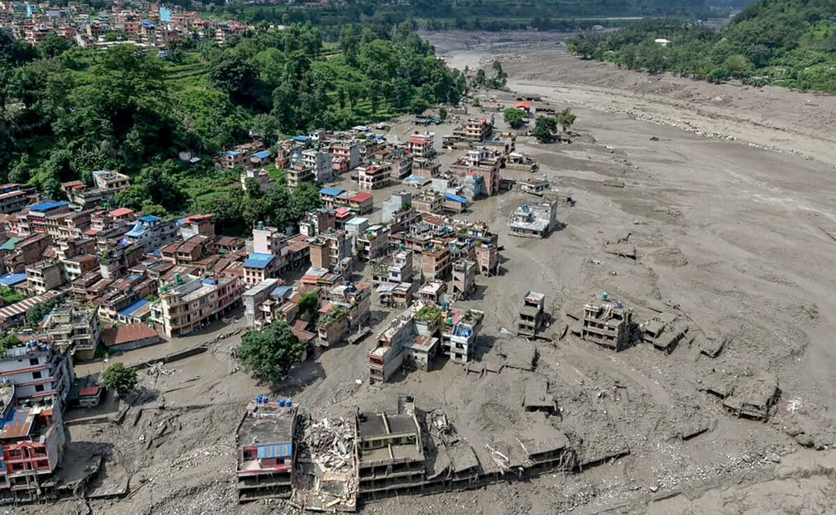 President Zardari Expresses Grief Over Flash Floods, Landslides in Northern Nepal