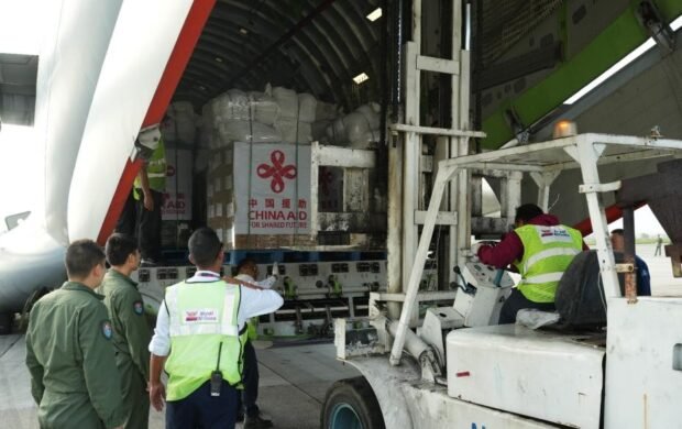 First batch of Chinese emergency relief arrives in Nepal