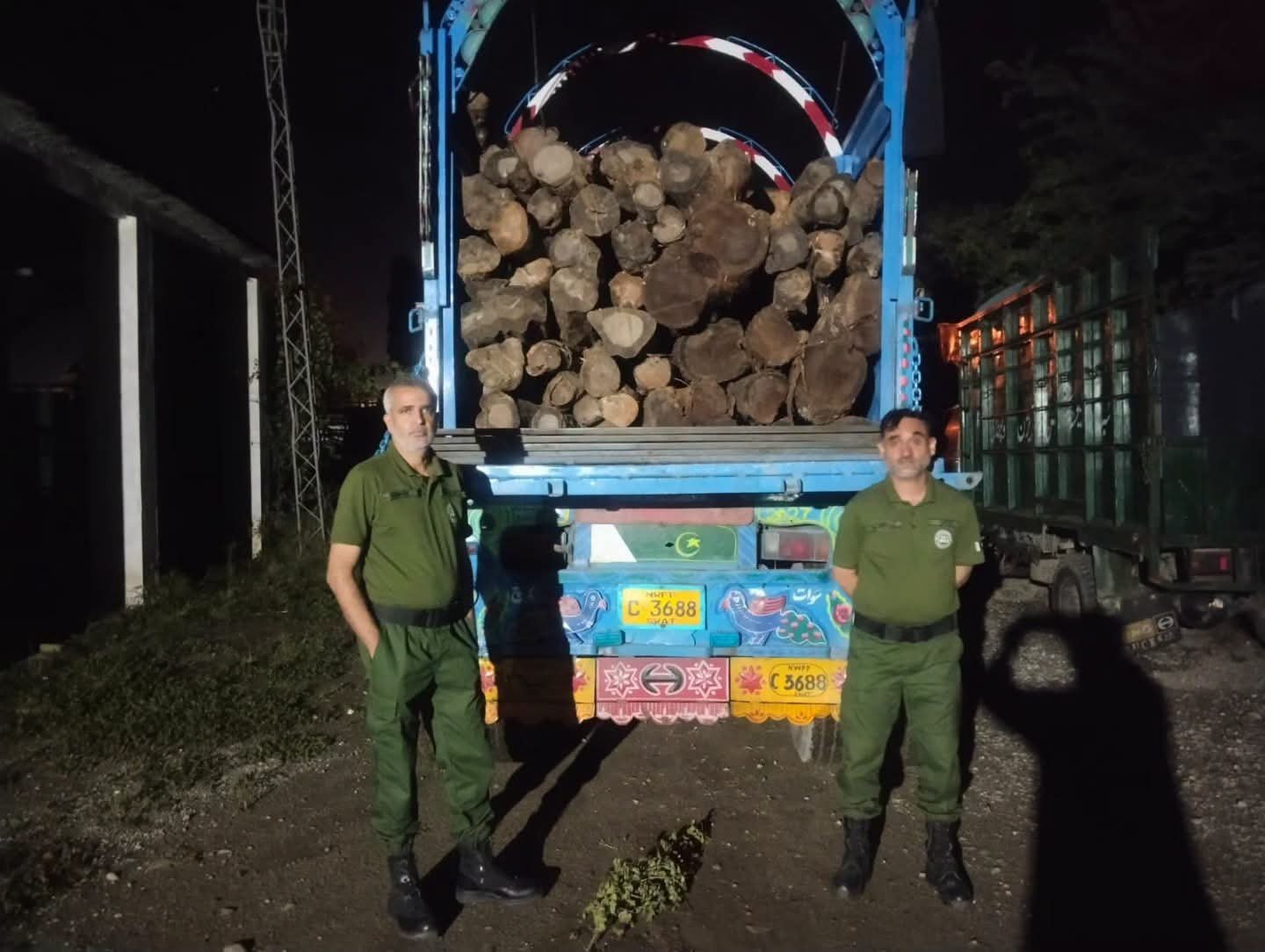 Forest Department Seizes Truck Carrying Illegally Transported Shisham Timber in Kahuta