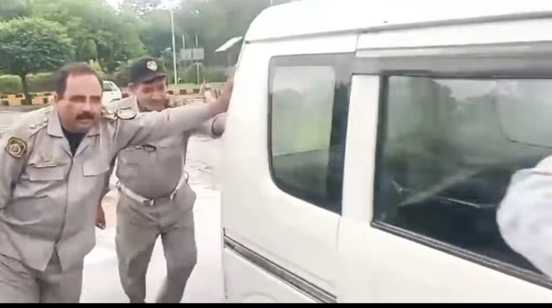 Islamabad Traffic Police Officers Remain Active on Roads Amid Torrential Rain