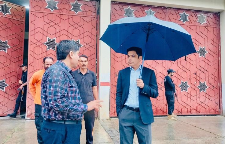 Chairman CDA Visits Babar Park, Emergency & Disaster Management and Rescue 1122 Headquarters During Heavy Rainfall; Reviews Field Operations Across Islamabad