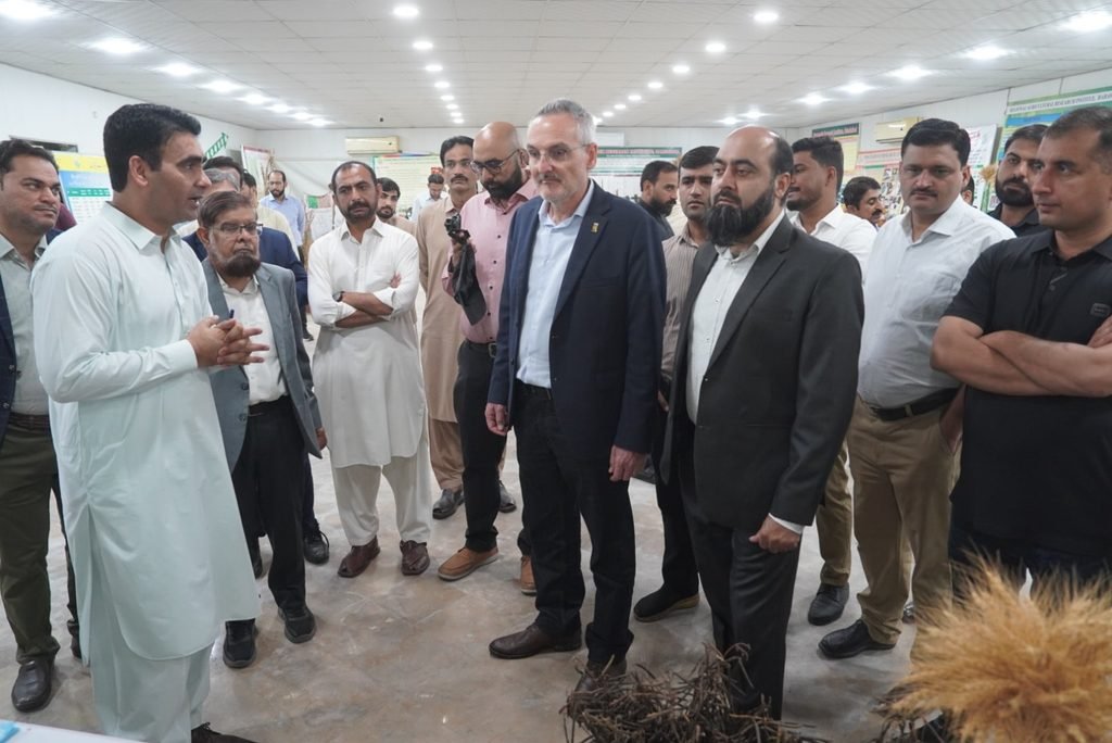 CIMMYT Strengthens Wheat Research in Pakistan with New Equipment