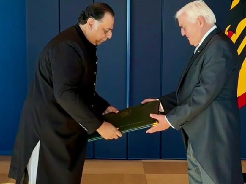 AMBASSADOR SALMAN SHARIF PRESENTS CREDENTIALS TO THE PRESIDENT OF GERMANY