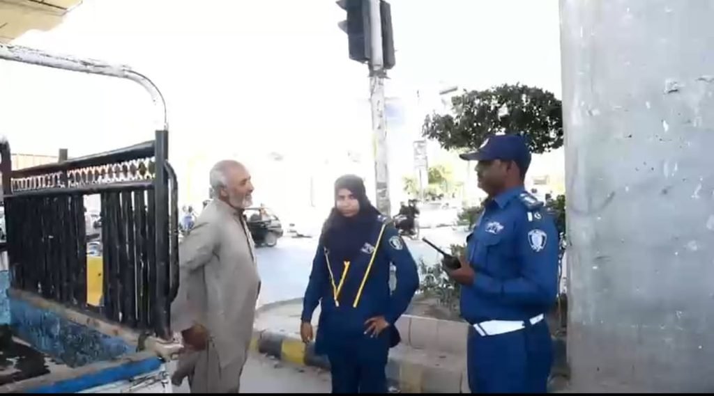 Rawalpindi Traffic Police Launches Crackdown On Smoke-Emitting Vehicles To Combat Smog